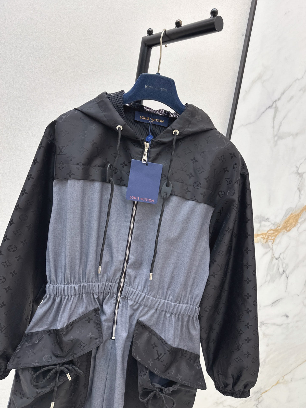 26Latest Autumn/Winter Color-Block Hooded Drawstring Dress