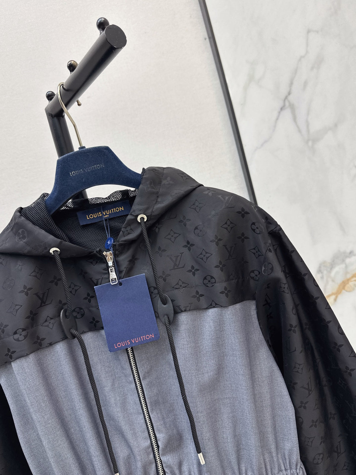 26Latest Autumn/Winter Color-Block Hooded Drawstring Dress