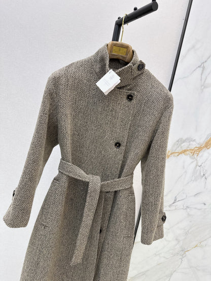 26Latest Autumn/Winter Minimalist Herringbone Coat with Button-Front Detail