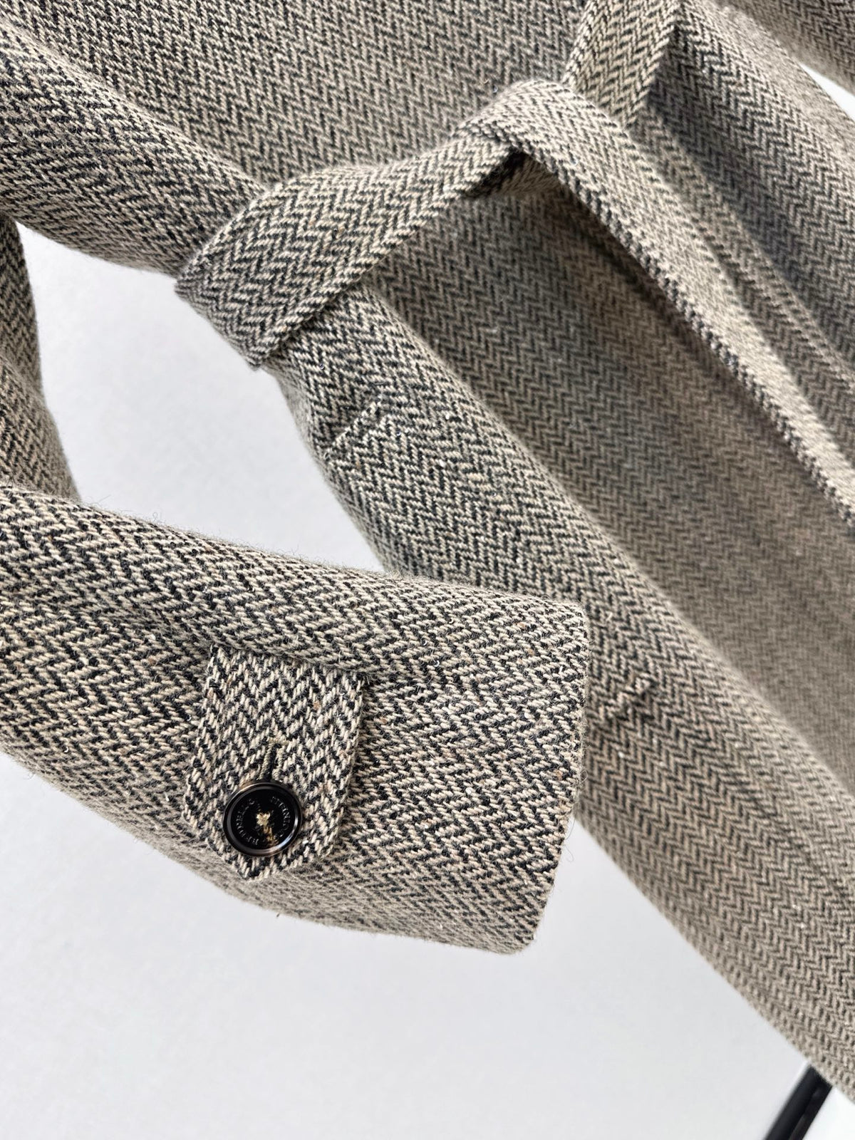 26Latest Autumn/Winter Minimalist Herringbone Coat with Button-Front Detail