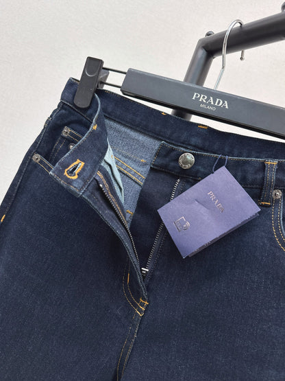 26Latest Autumn/Winter High-Waisted Jeans in Versatile, Natural Tones
