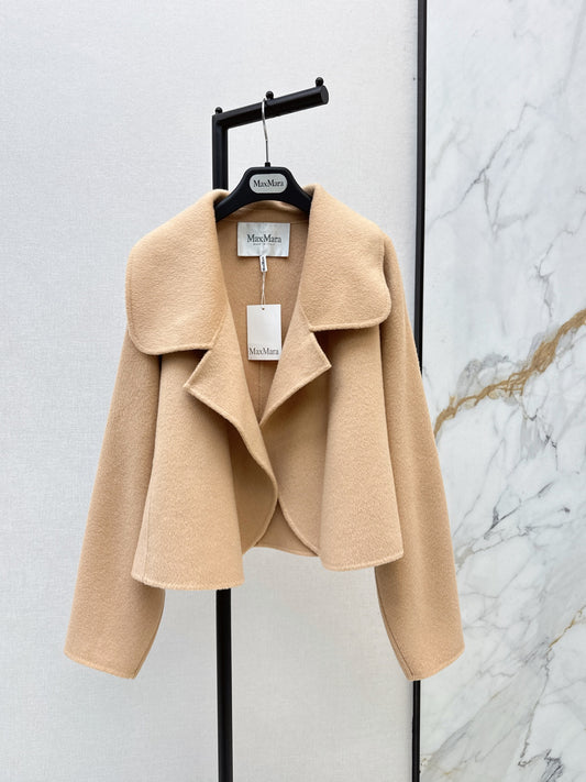 26Latest Autumn/Winter Short Double-Faced Wool-Cashmere Coat with Lapel