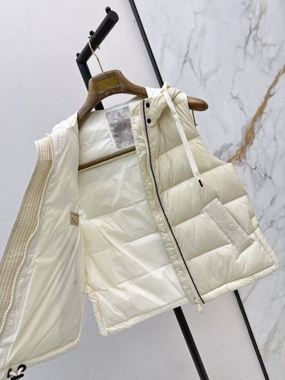 26Latest Autumn/Winter Hooded Down Vest