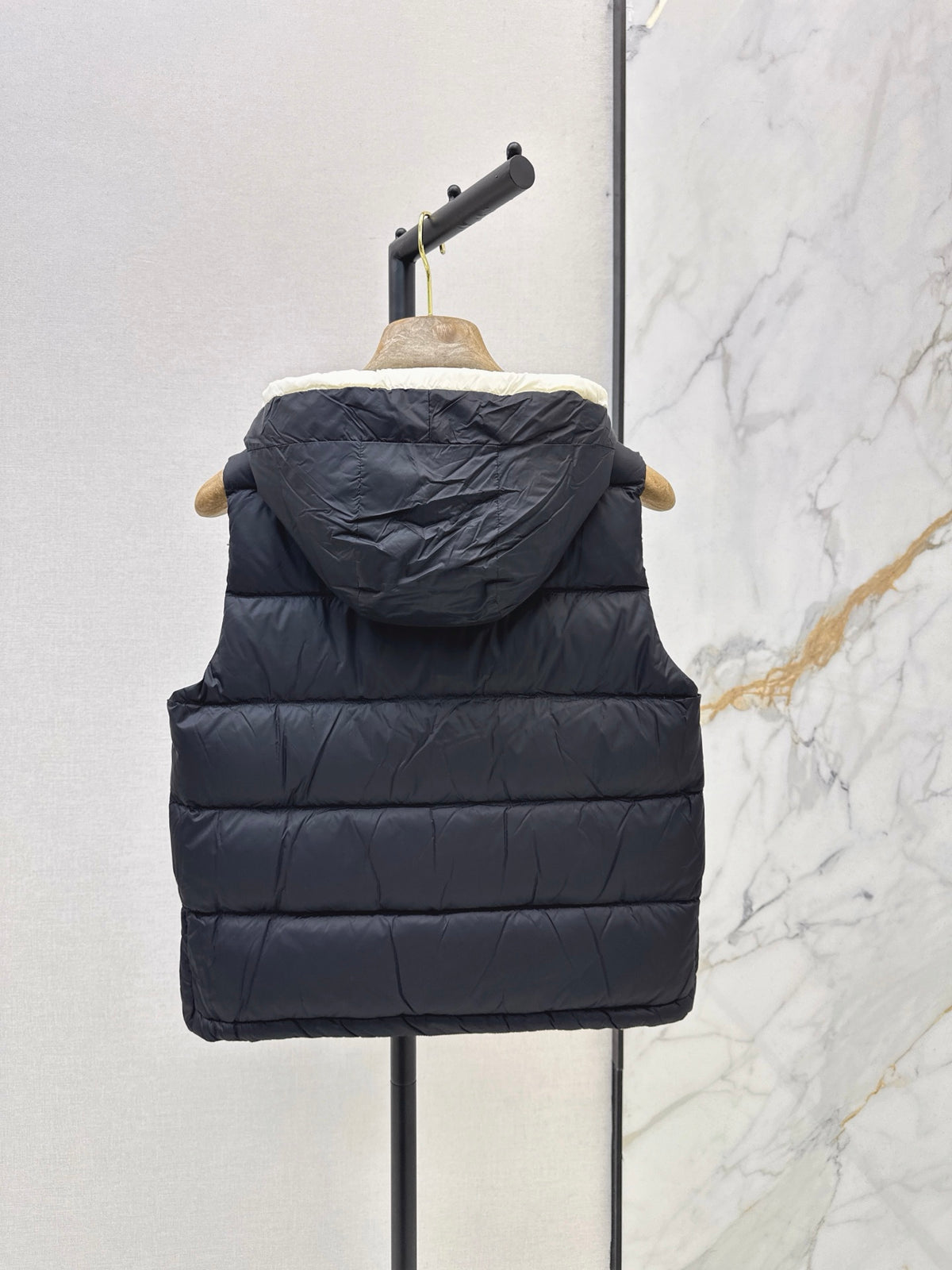 26Latest Autumn/Winter Hooded Down Vest