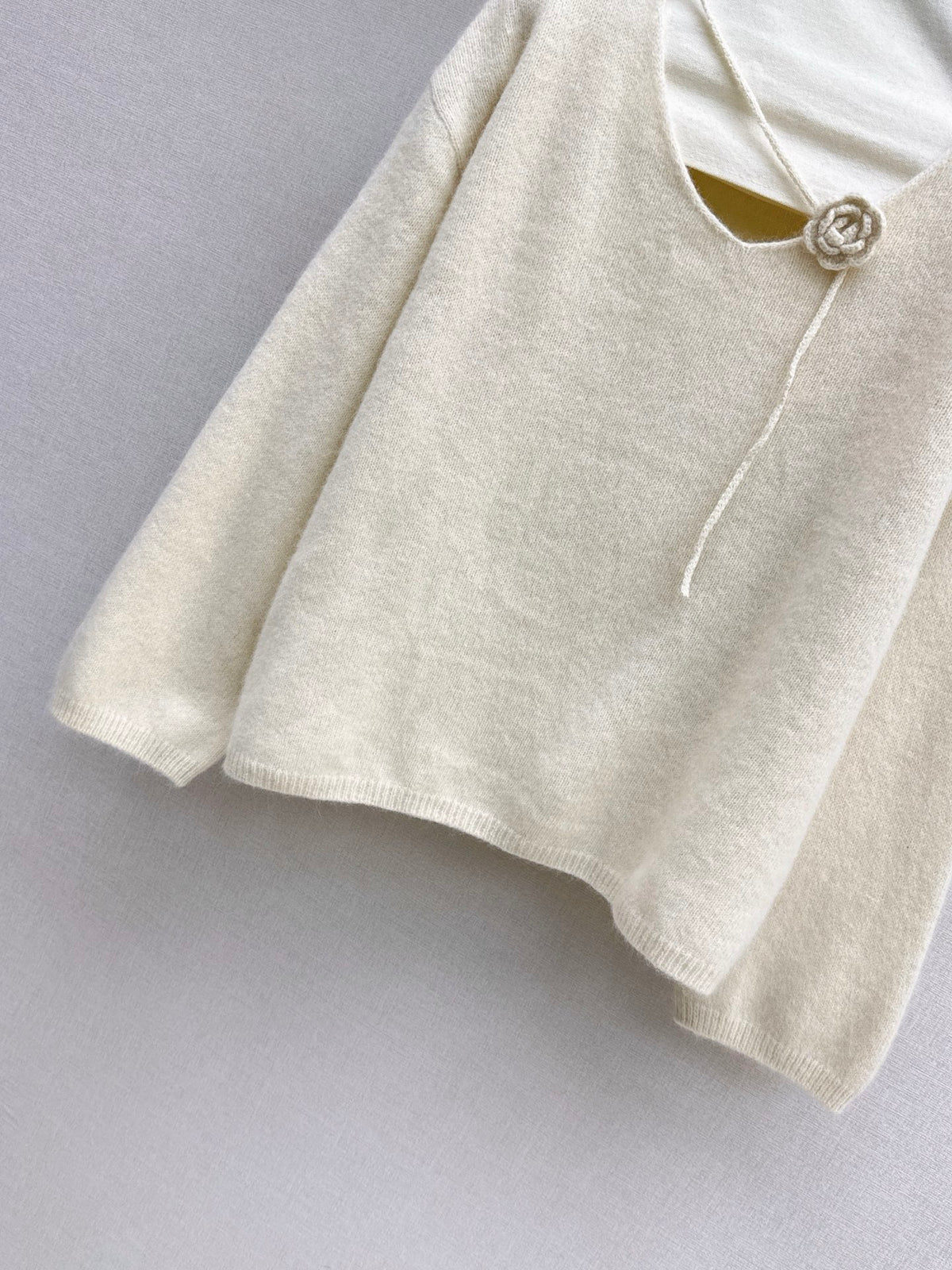 26Latest Autumn/Winter V-Neck Sweater with 3D Floral Embellishments