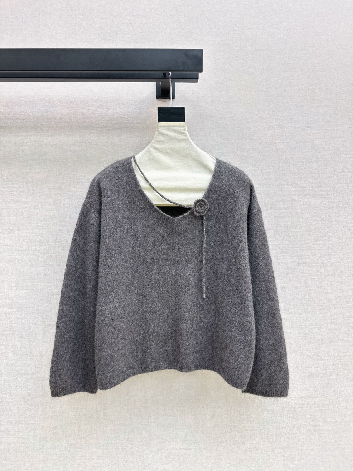 26Latest Autumn/Winter V-Neck Sweater with 3D Floral Embellishments