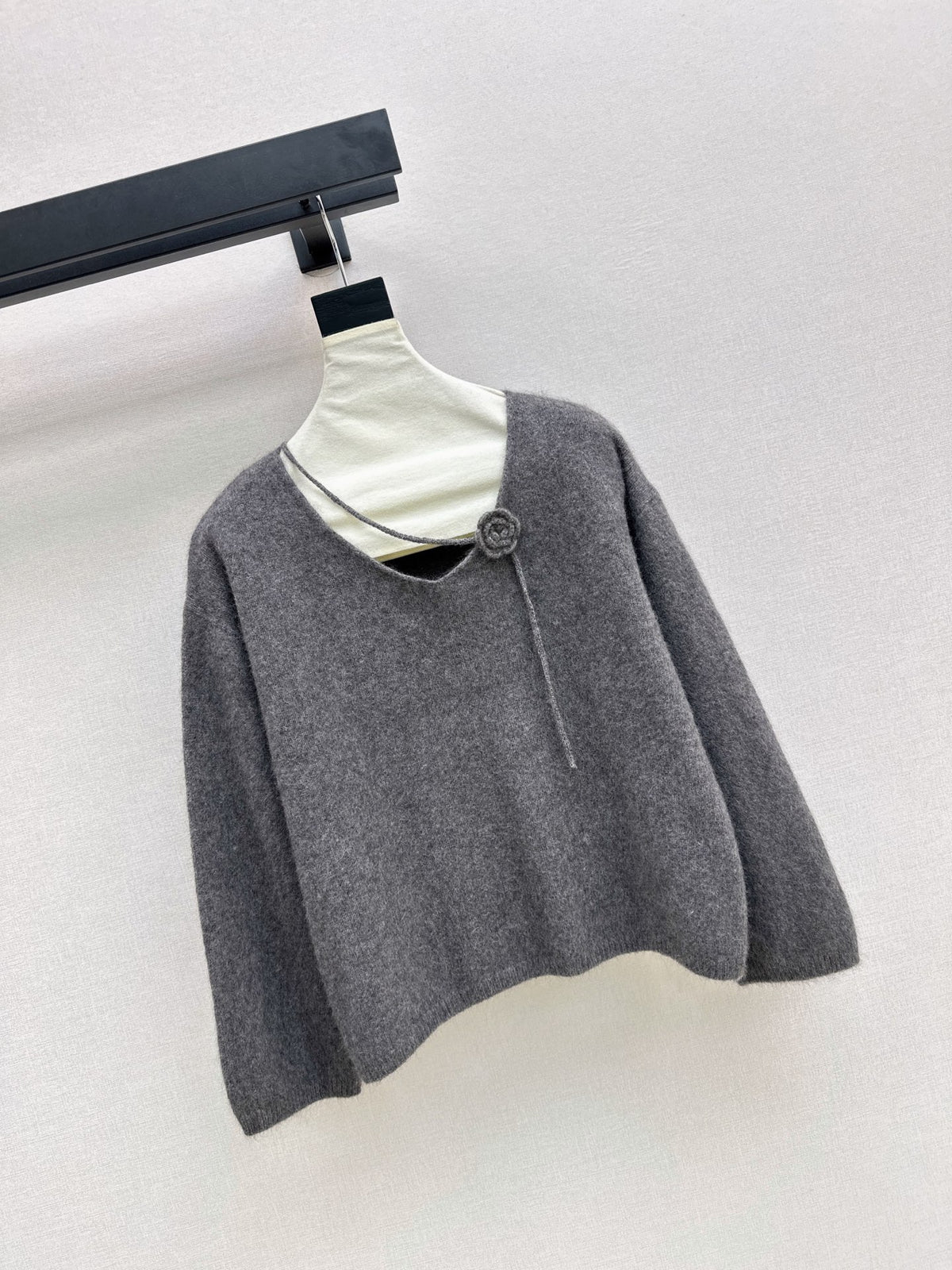 26Latest Autumn/Winter V-Neck Sweater with 3D Floral Embellishments