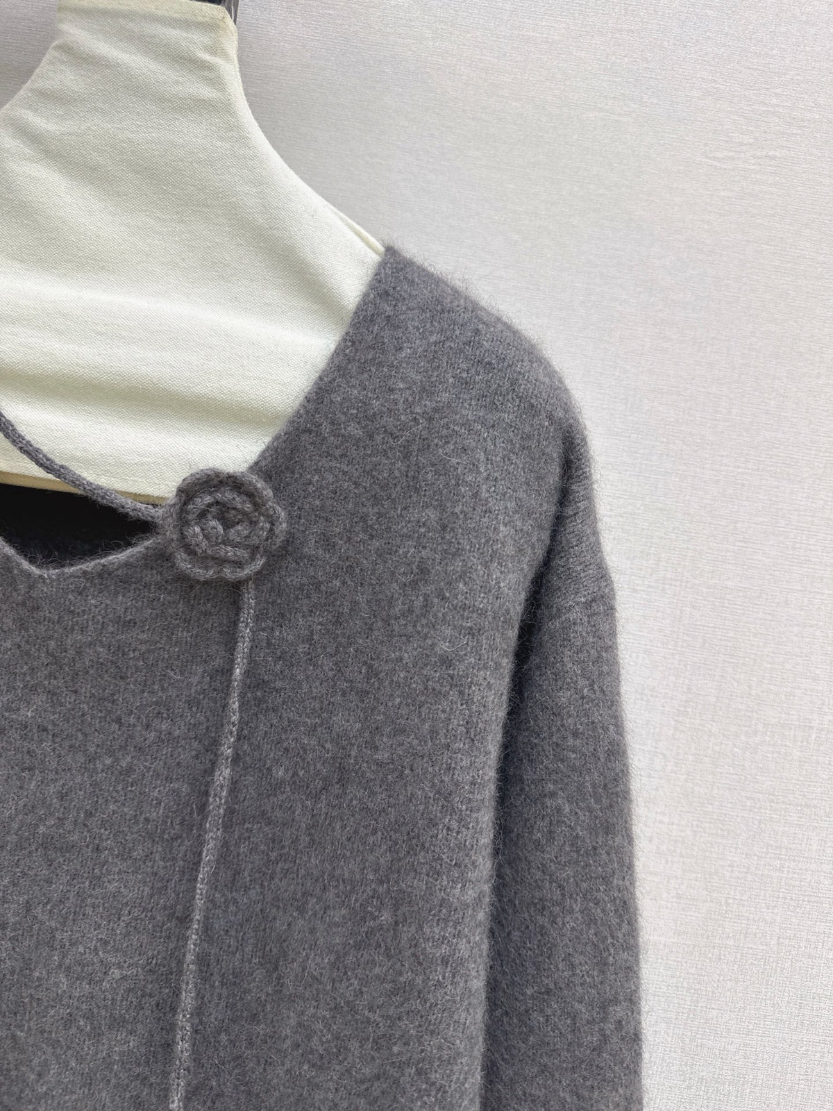 26Latest Autumn/Winter V-Neck Sweater with 3D Floral Embellishments