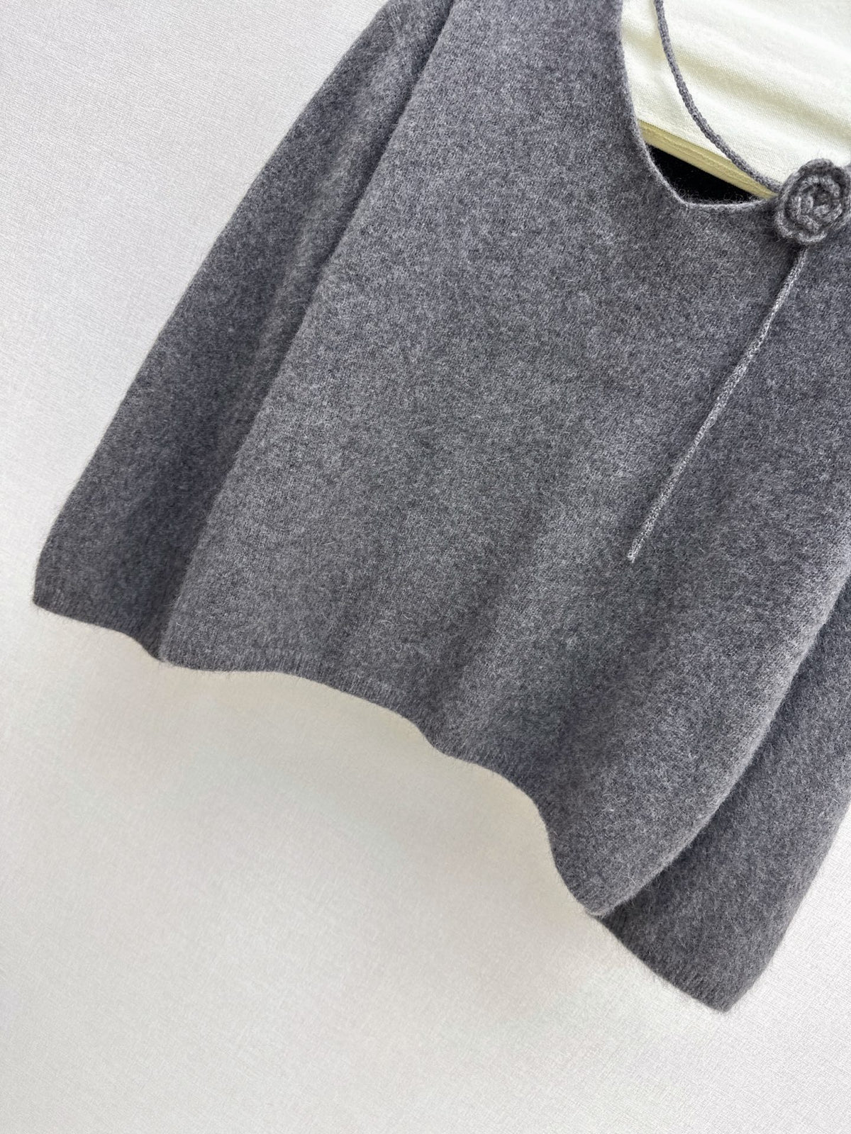 26Latest Autumn/Winter V-Neck Sweater with 3D Floral Embellishments