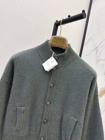 26Latest Autumn/Winter "Old Money" Style: Stand-Collar Cashmere Cardigan