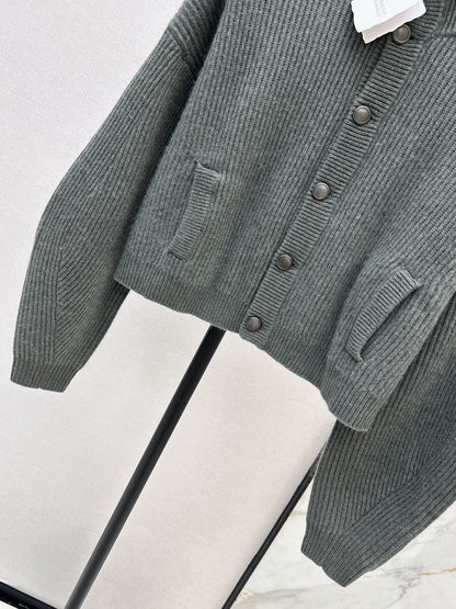 26Latest Autumn/Winter "Old Money" Style: Stand-Collar Cashmere Cardigan