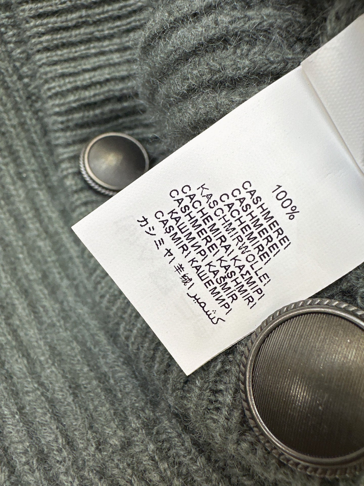 26Latest Autumn/Winter "Old Money" Style: Stand-Collar Cashmere Cardigan