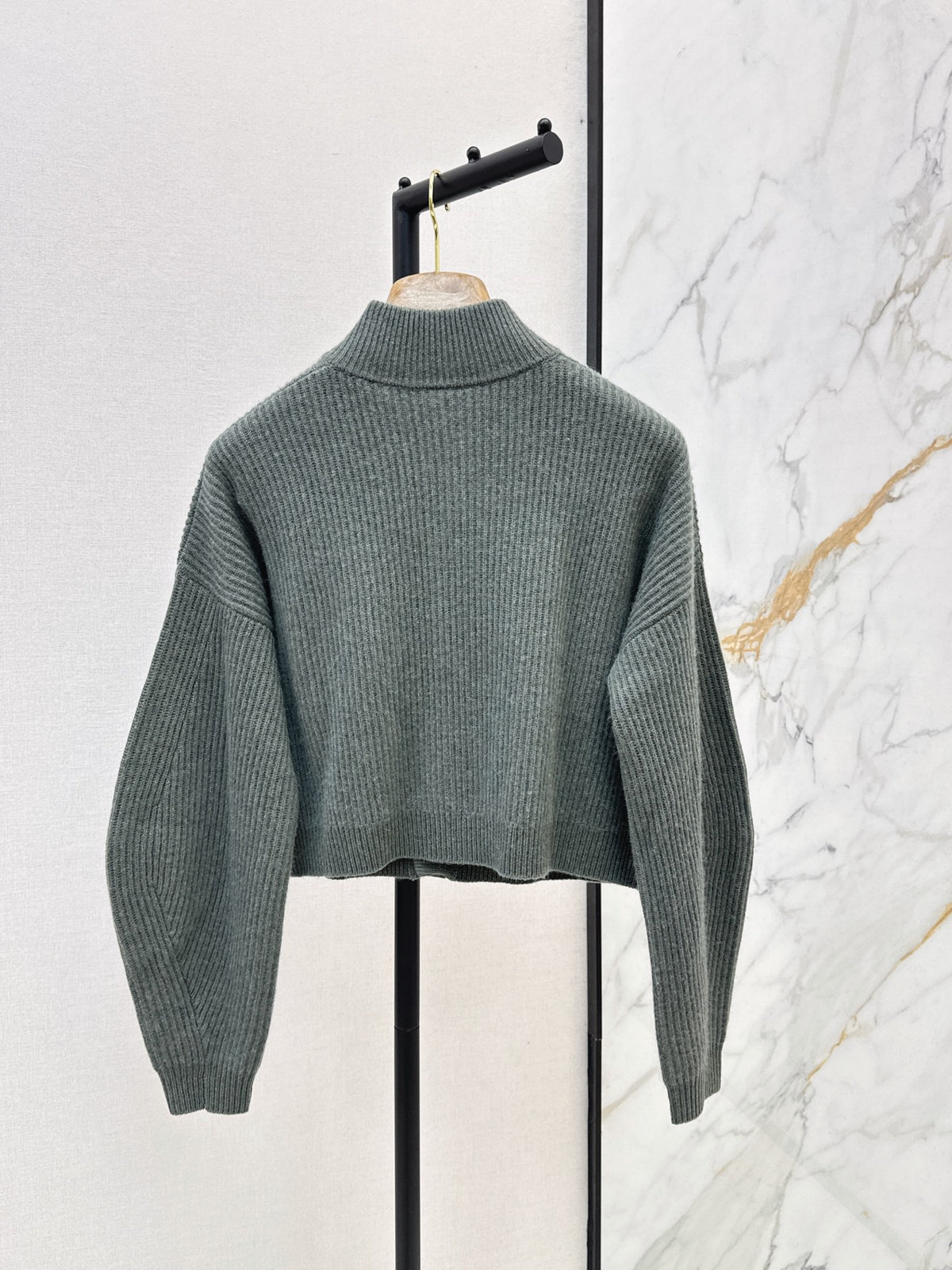 26Latest Autumn/Winter "Old Money" Style: Stand-Collar Cashmere Cardigan