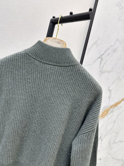 26Latest Autumn/Winter "Old Money" Style: Stand-Collar Cashmere Cardigan