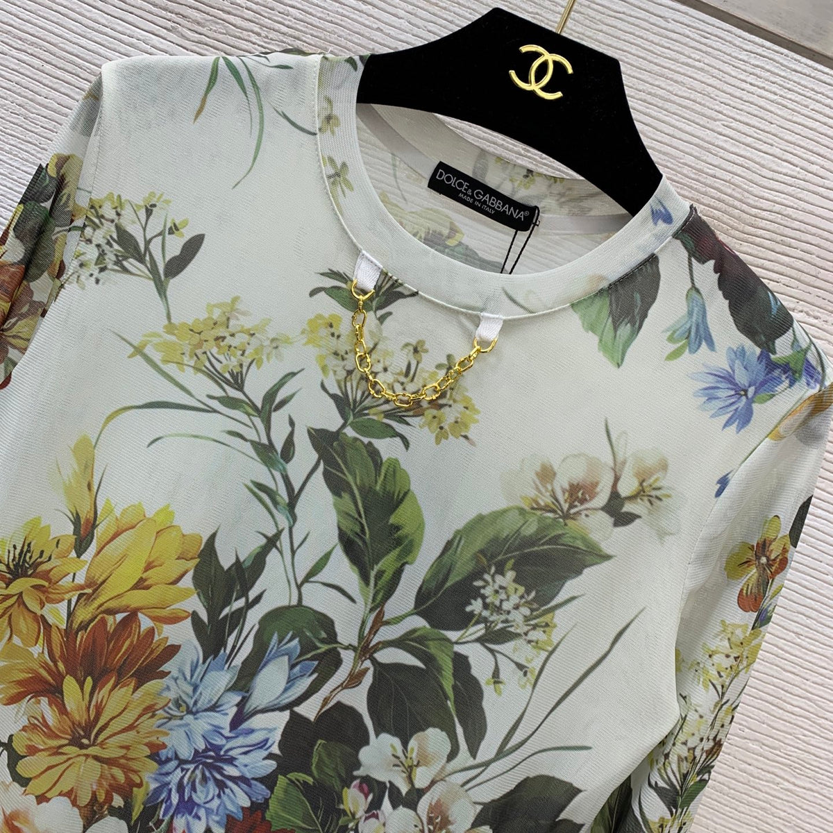 26New Collection: Stylish Two-Piece Set with Colorful Floral Prints