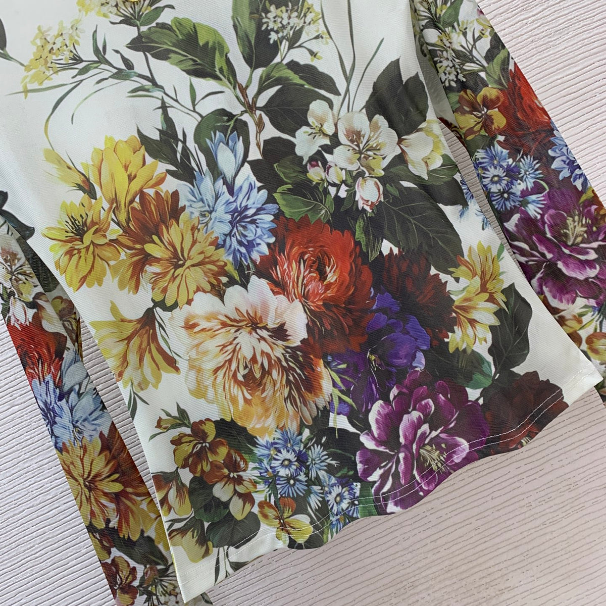 26New Collection: Stylish Two-Piece Set with Colorful Floral Prints