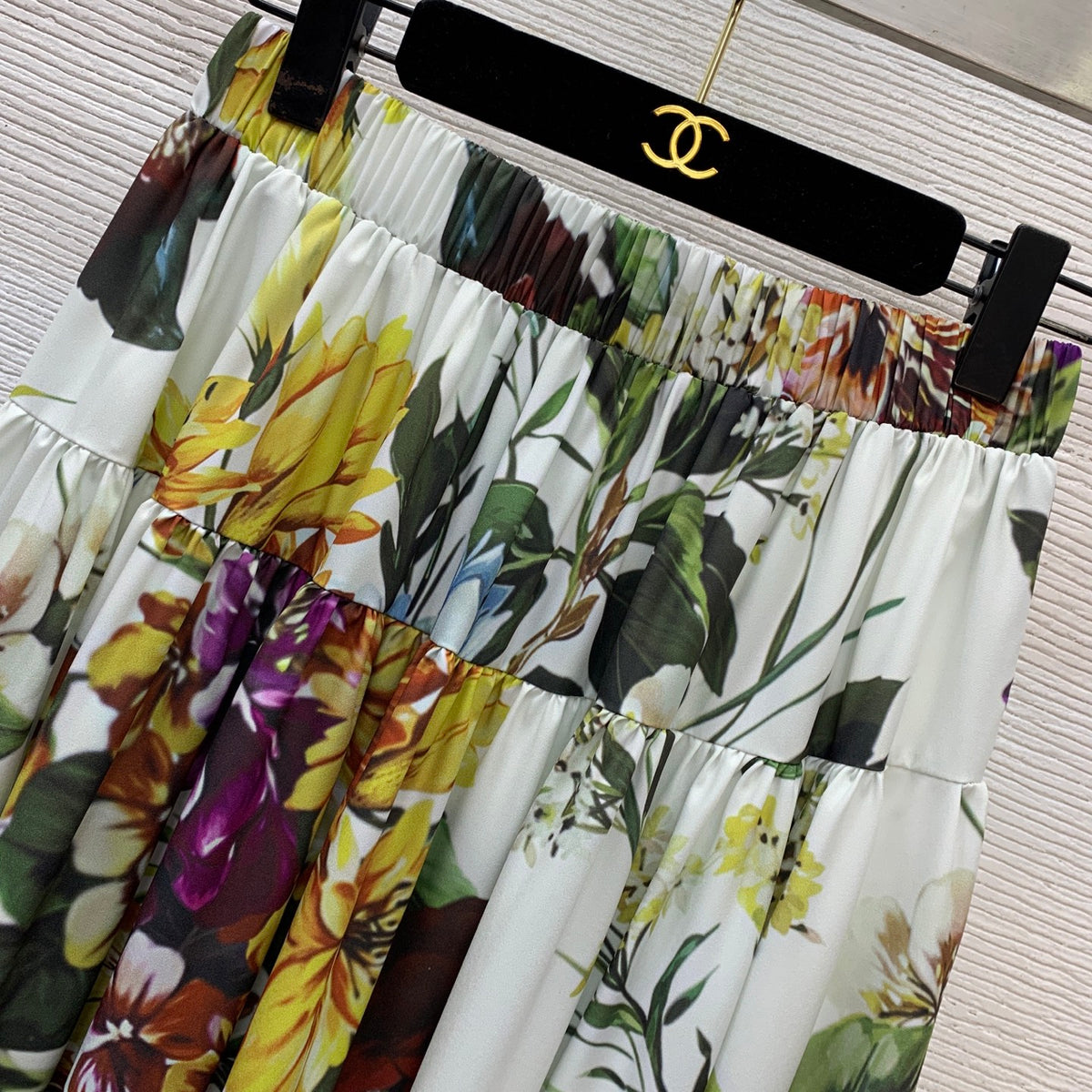 26New Collection: Stylish Two-Piece Set with Colorful Floral Prints