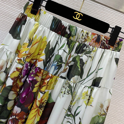 26New Collection: Stylish Two-Piece Set with Colorful Floral Prints