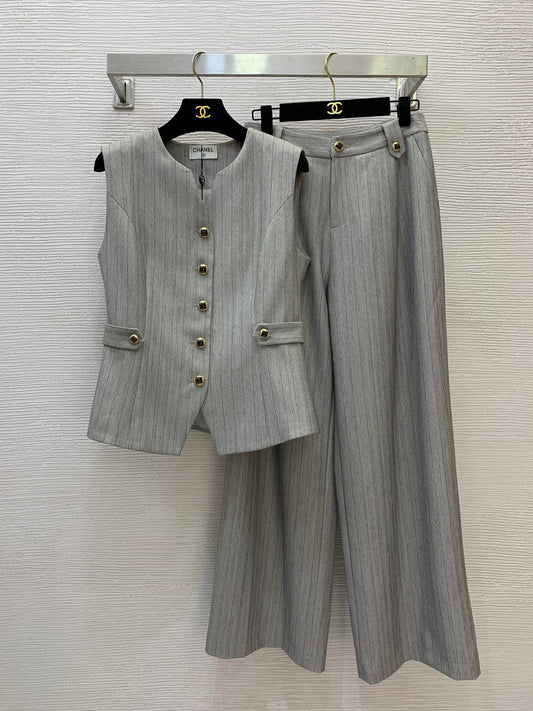 26New Commuter-Style Two-Piece Set