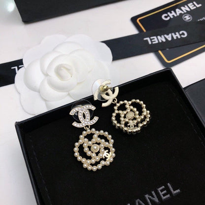 CHANEL 26S DOUBLE C LOGO PEARL HEART DROP EARRINGS WITH CRYSTAL DETAIL IN GOLD METAL 633326