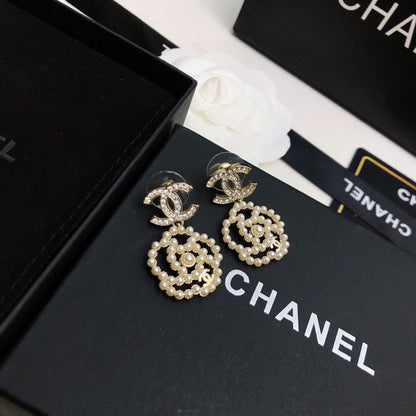 CHANEL 26S DOUBLE C LOGO PEARL HEART DROP EARRINGS WITH CRYSTAL DETAIL IN GOLD METAL 633326