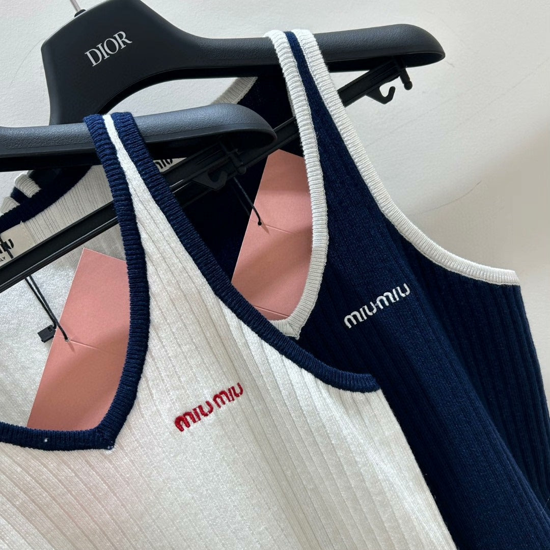 25 Summer Letter Color-blocked V-neck Knitted Vest