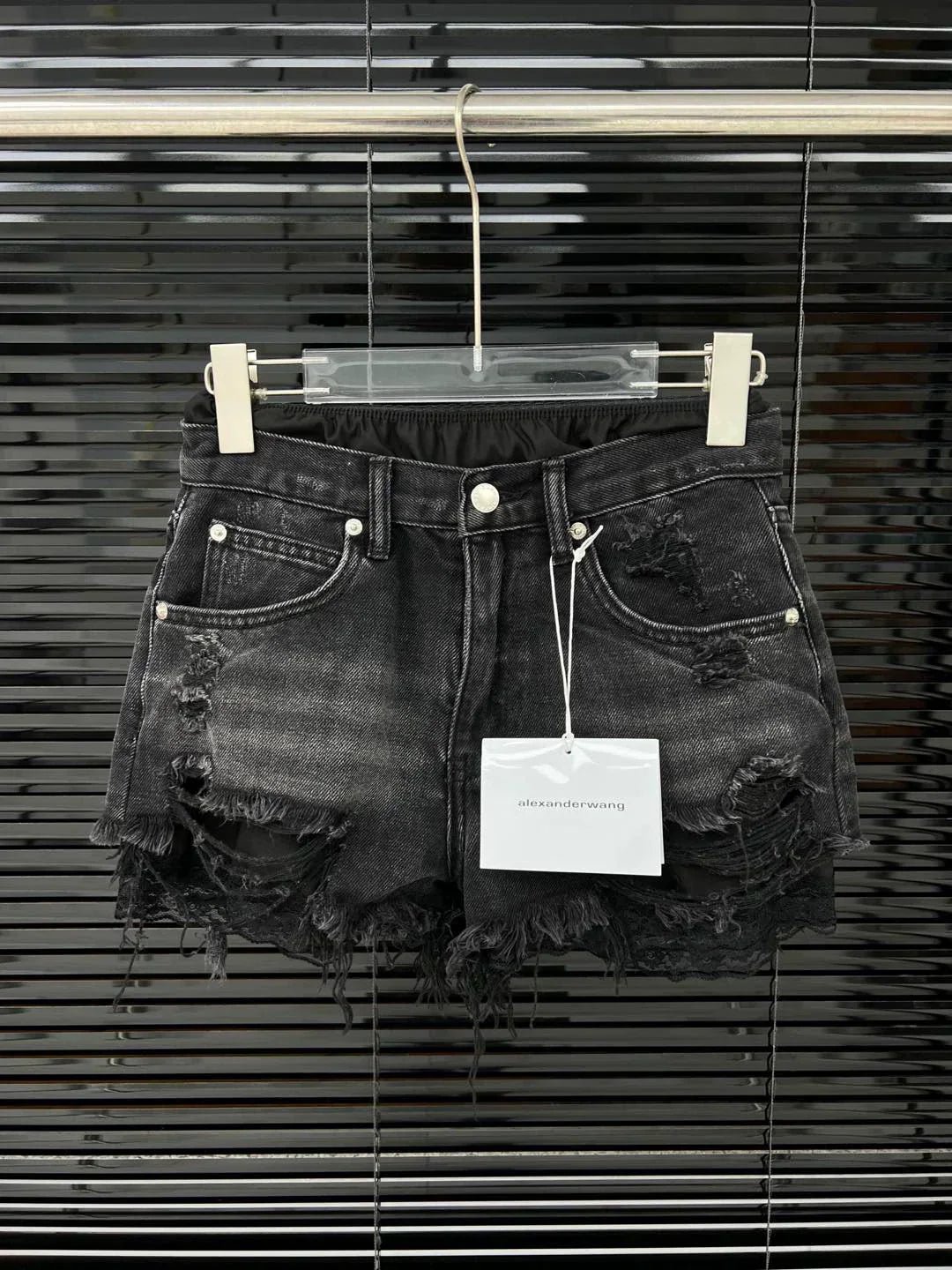 25ss fake two-piece lace lined ripped shorts