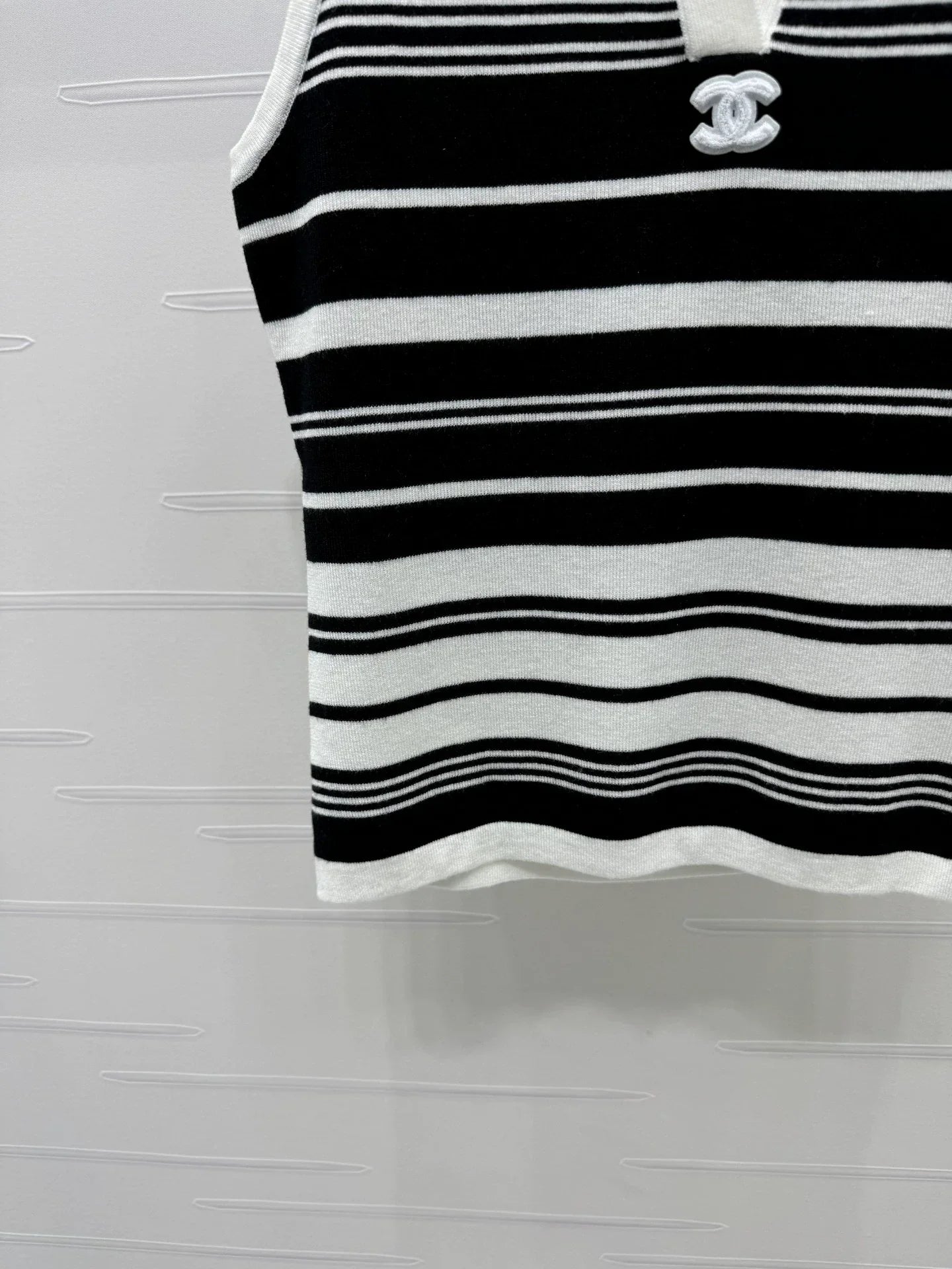25 Spring and Summer Latest Collection! Lapel Striped Knitted Vest