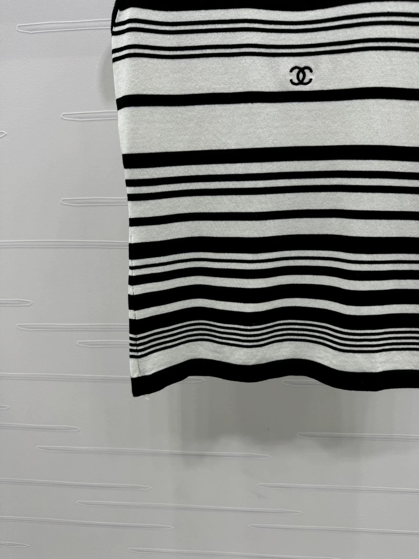 25 Spring and Summer Newest Style! U-neck striped knitted vest
