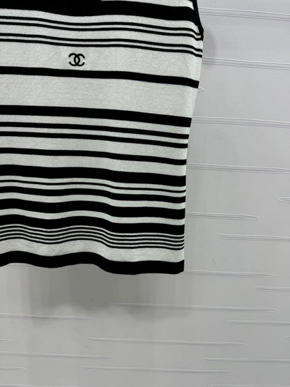 25 Spring and Summer Newest Style! U-neck striped knitted vest