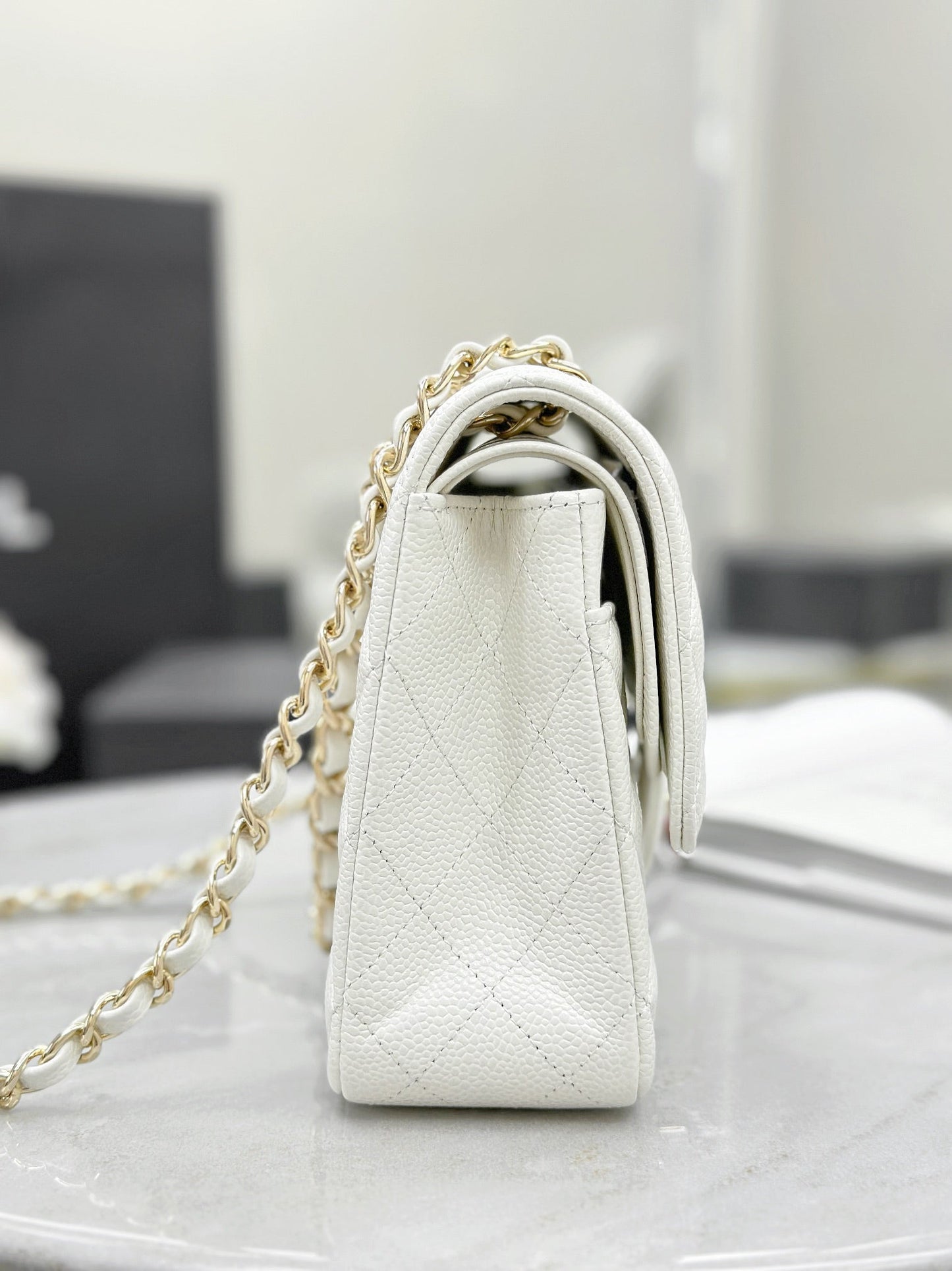 𝟐𝟓𝐂𝐦 White Ball Gold--lambskin