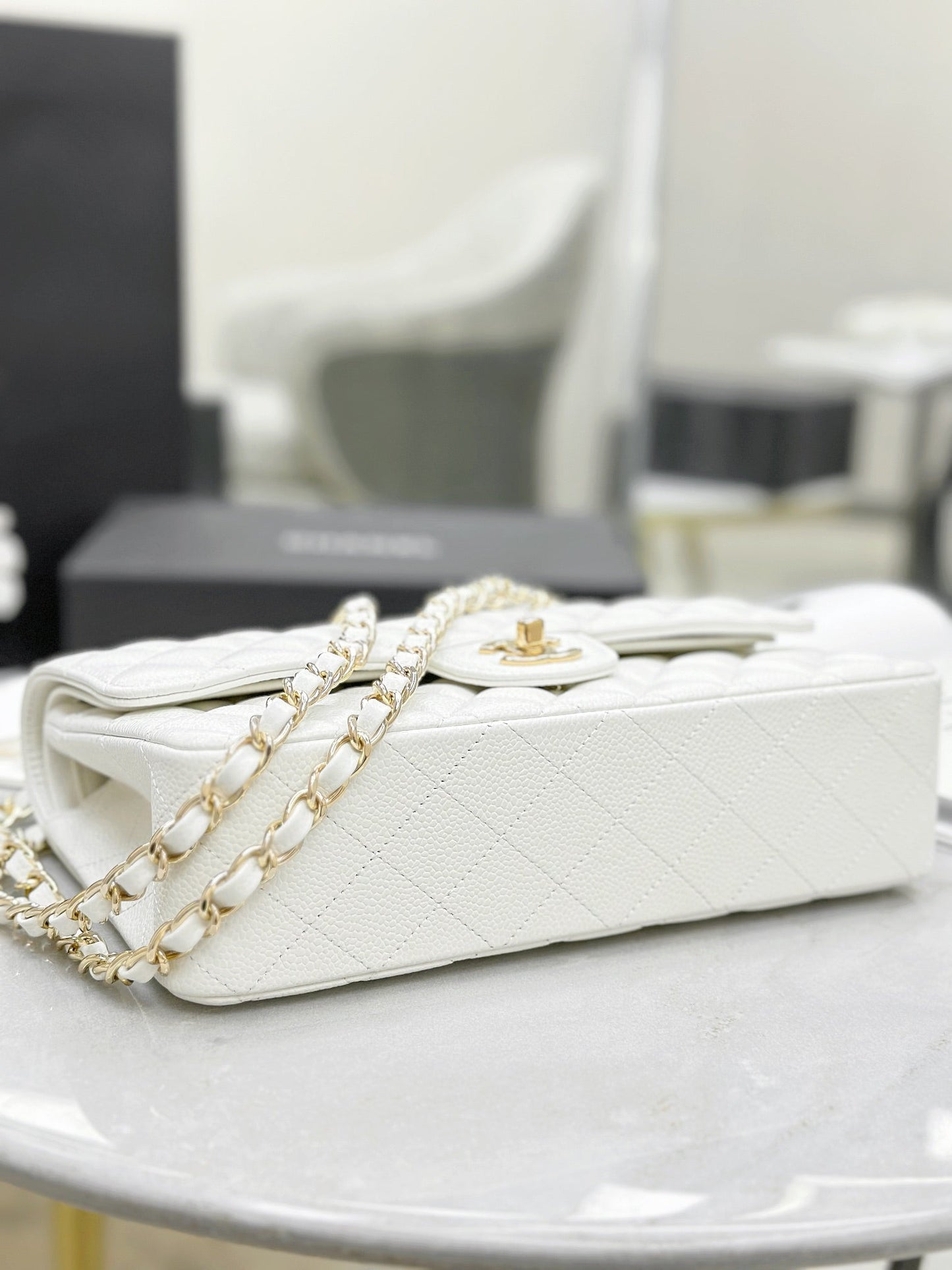 𝟐𝟓𝐂𝐦 White Ball Gold--lambskin