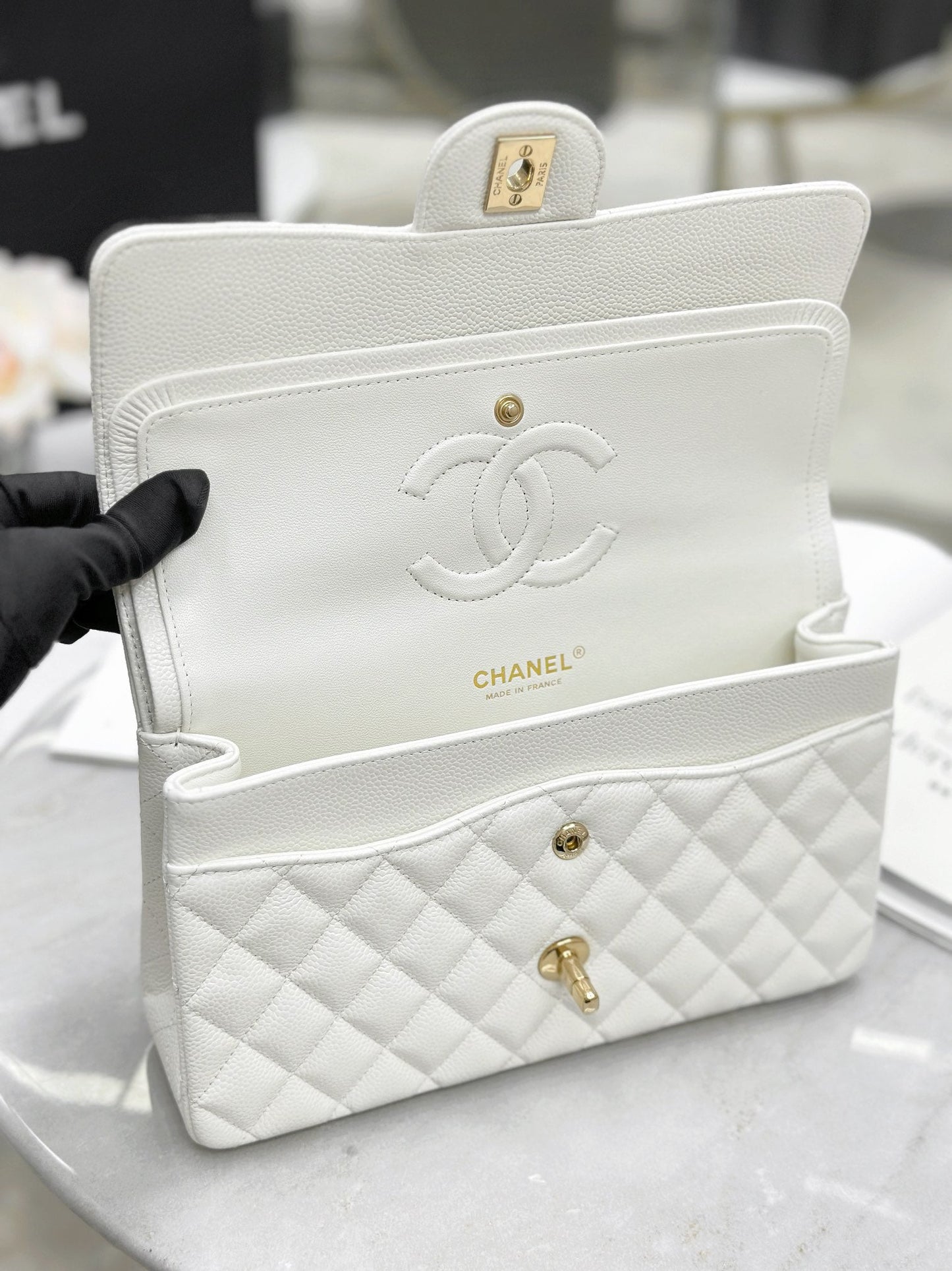 𝟐𝟓𝐂𝐦 White Ball Gold--lambskin