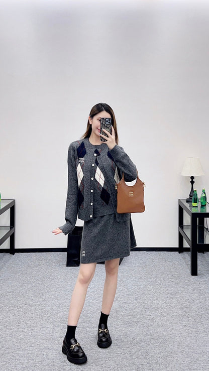 25fw Knitted cardigan vest short skirt three piece set
