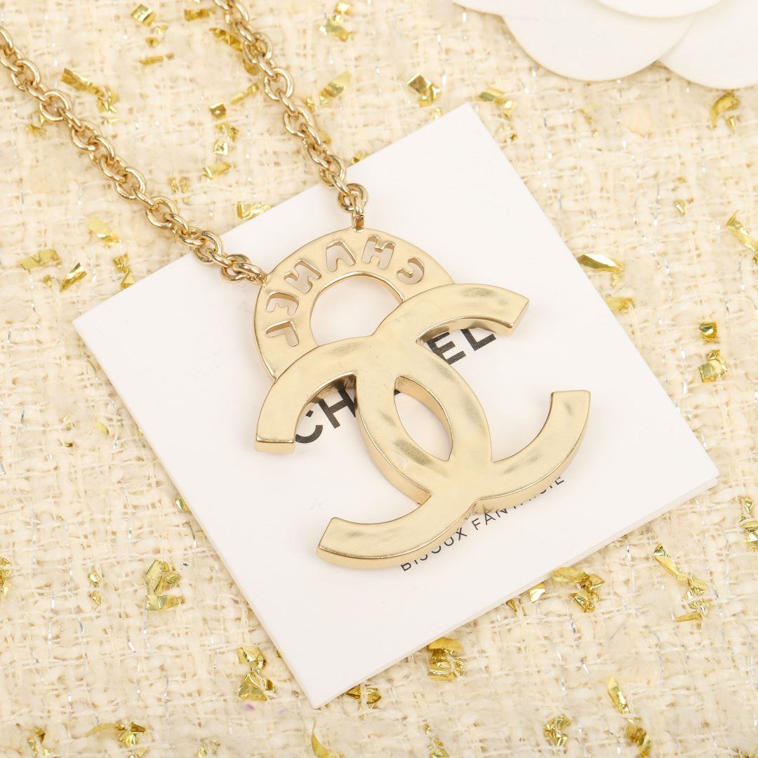 New double C hollow necklace