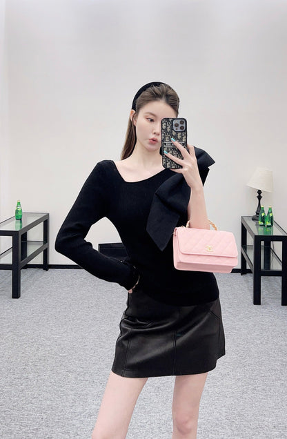Single sleeve bow knit top