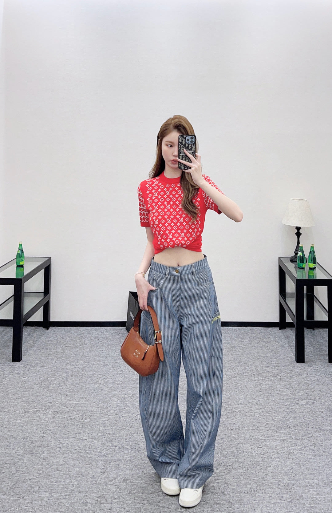 Wide-Leg Curved Jeans