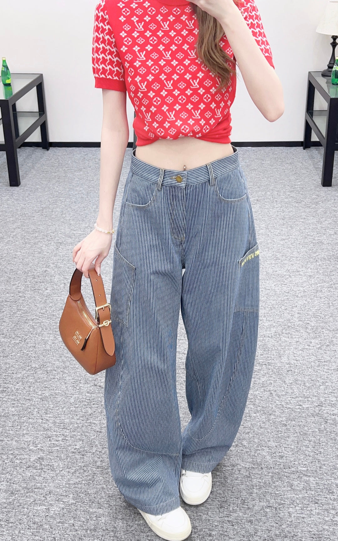 Wide-Leg Curved Jeans