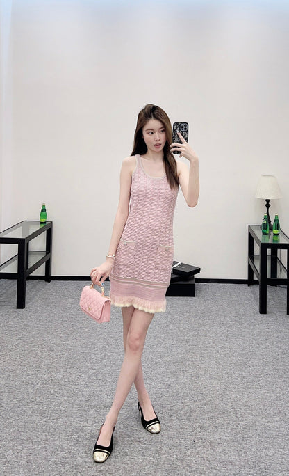 2025 Early Autumn New Arrival Flowing Contrast Color Knitted Suspender Skirt