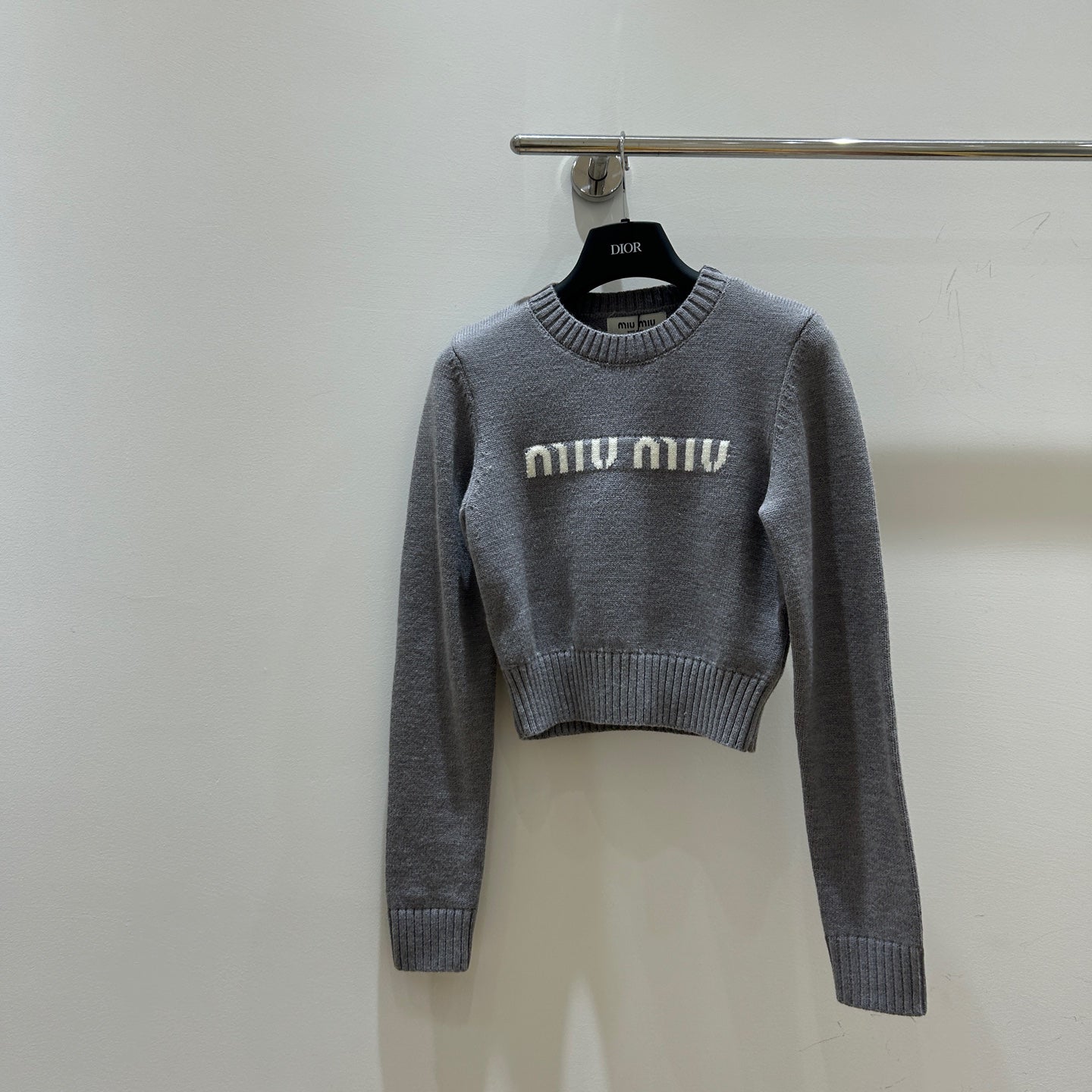 25fw Short crop top sweater with exposed navel