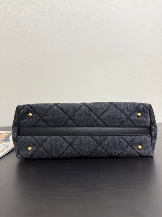 2026 Tote Bag 44cm Black Quilted Denim Leather