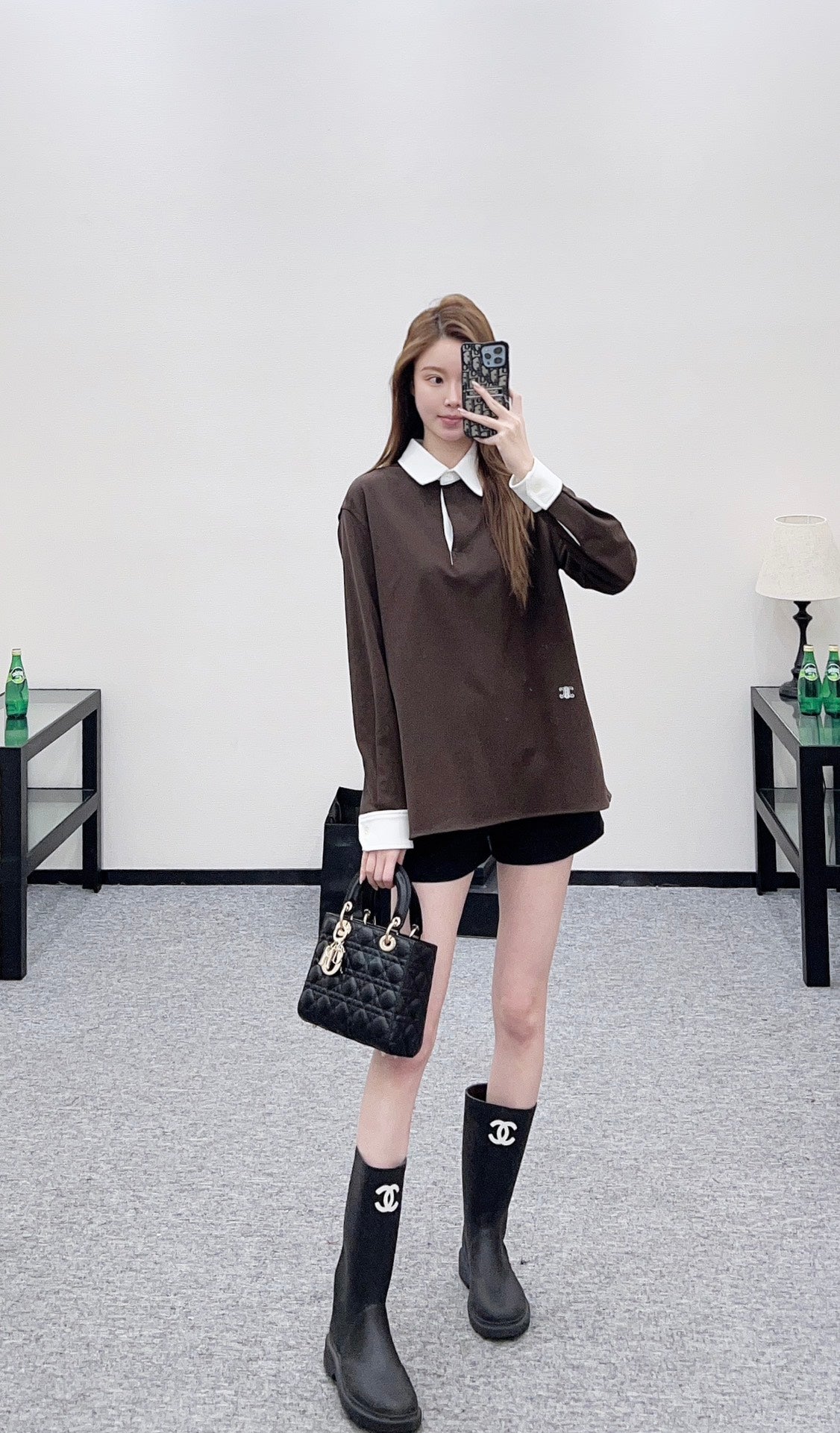 Long-sleeved top with collared design