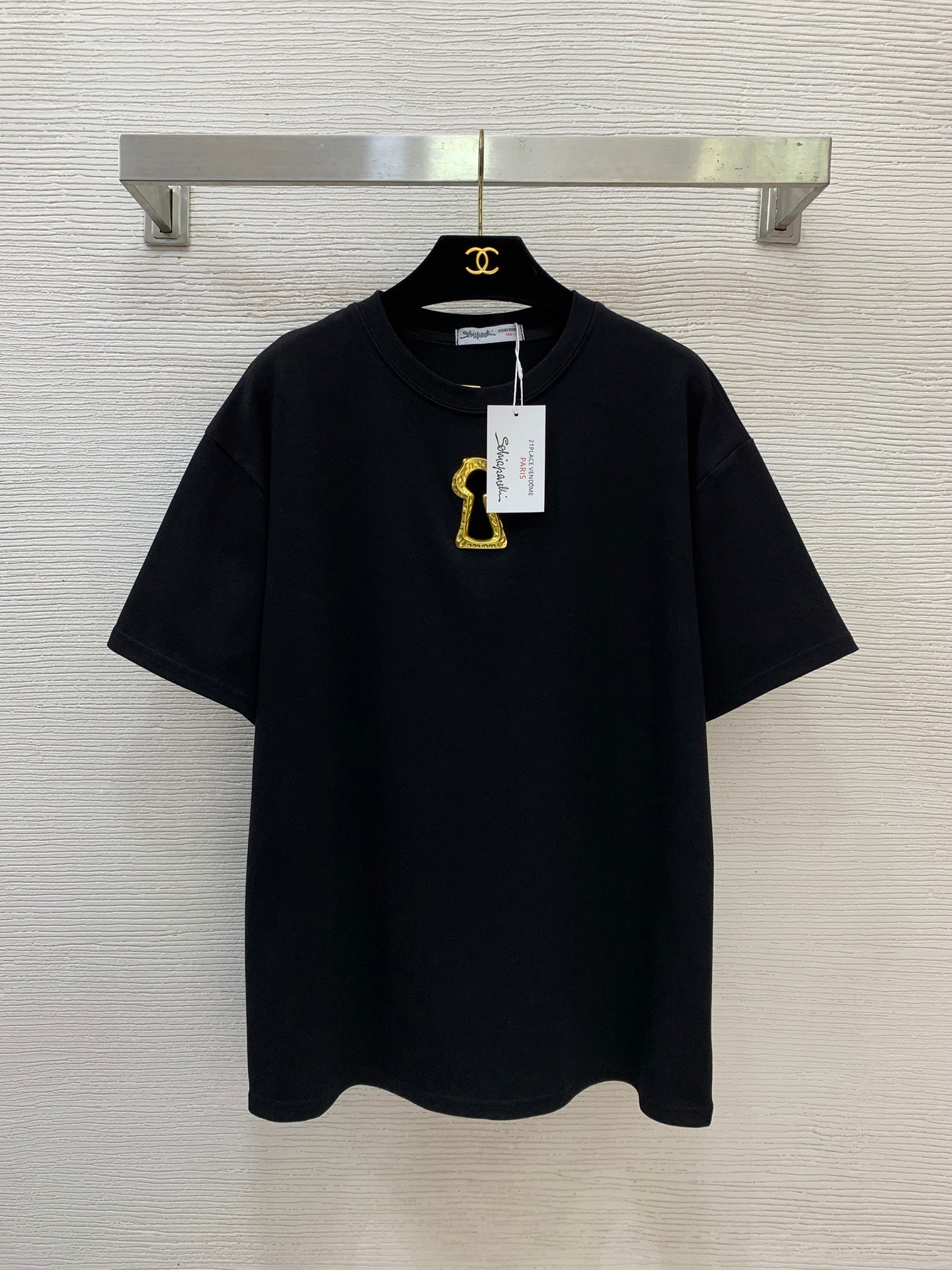 Crew neck short-sleeved shirt