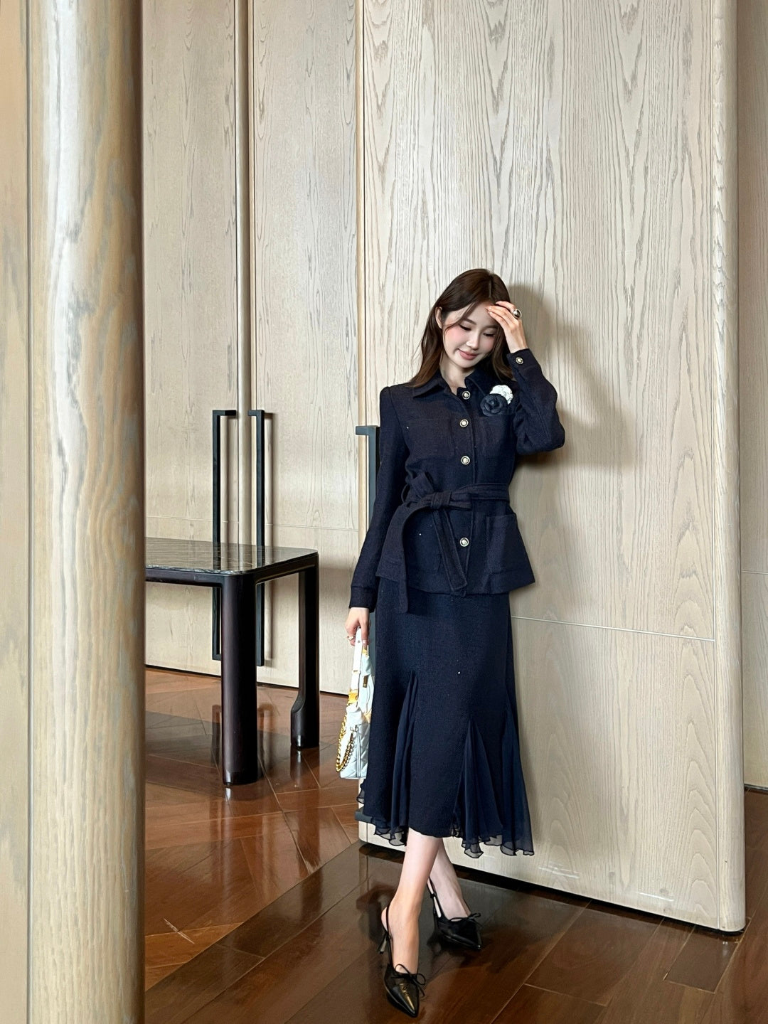 Collared woven coat/Pencil skirt