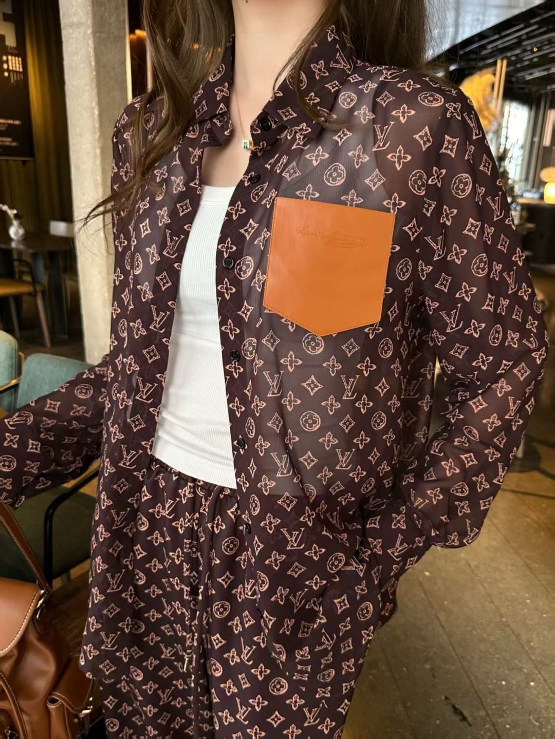 Loose-fitting shirt