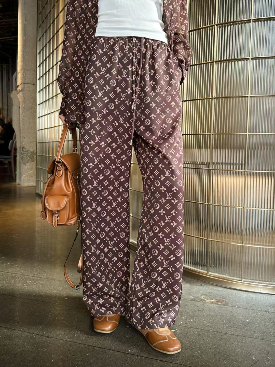 Elastic waist straight-leg pants