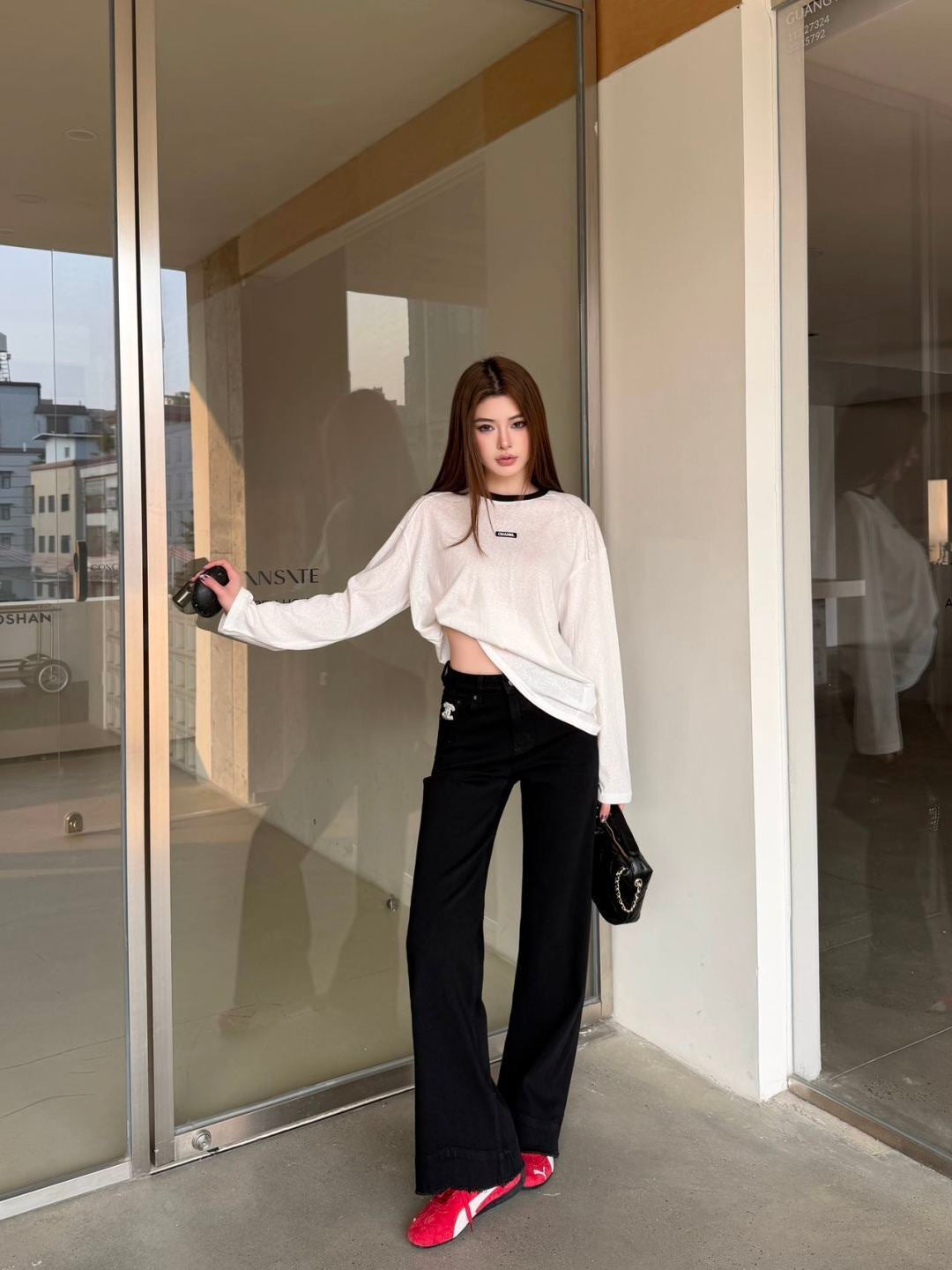 Straight-leg jeans with frayed hem