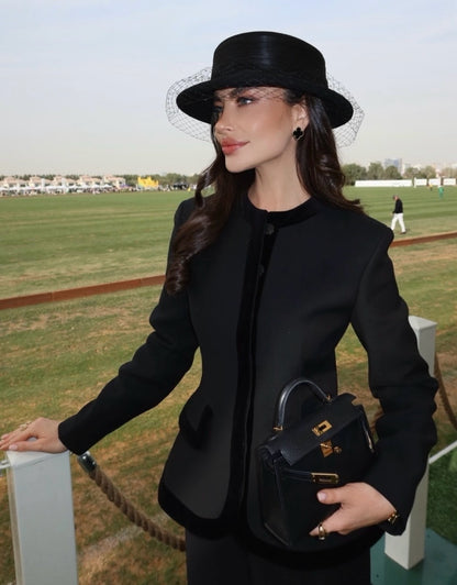 Velvet-trimmed, fitted waist coat