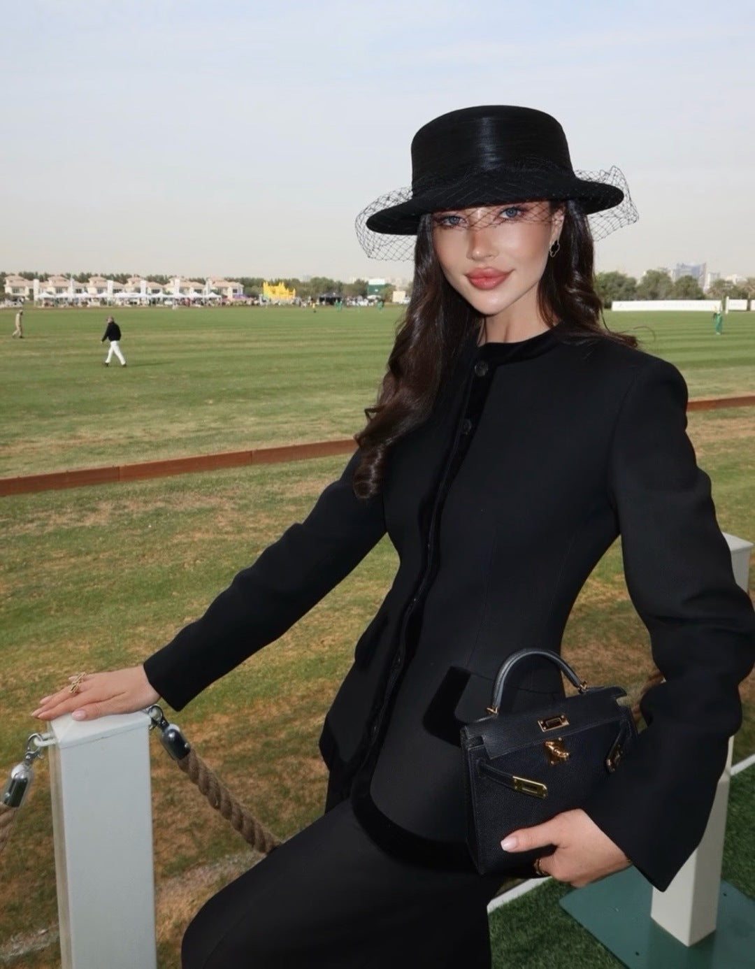Velvet-trimmed, fitted waist coat