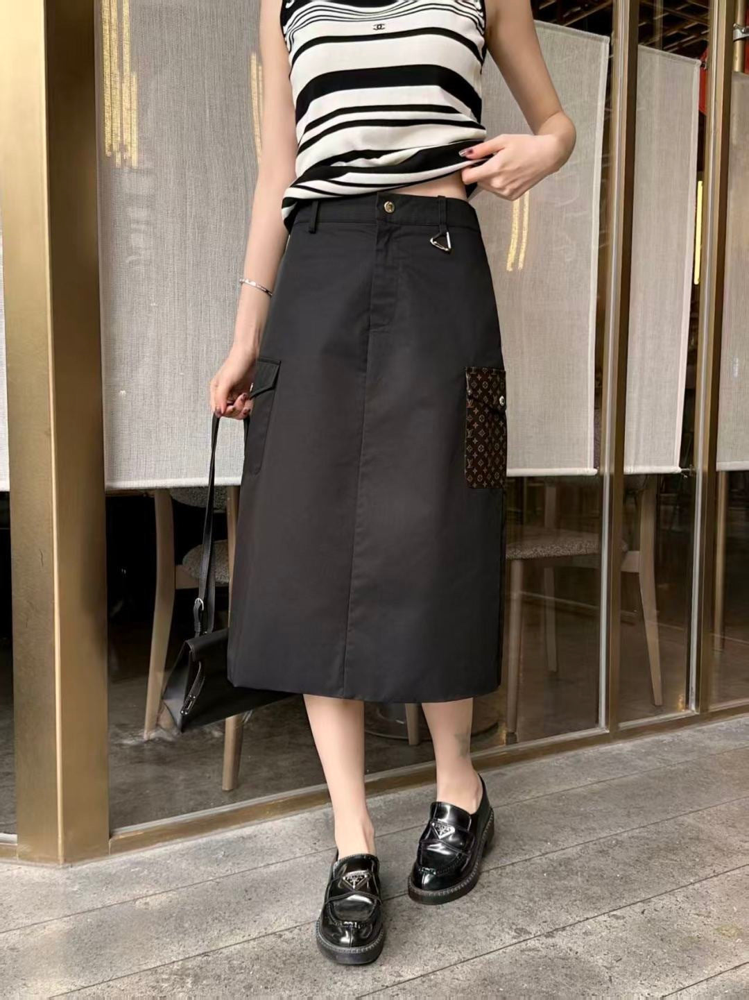 Pocket Appliqué Midi Skirt